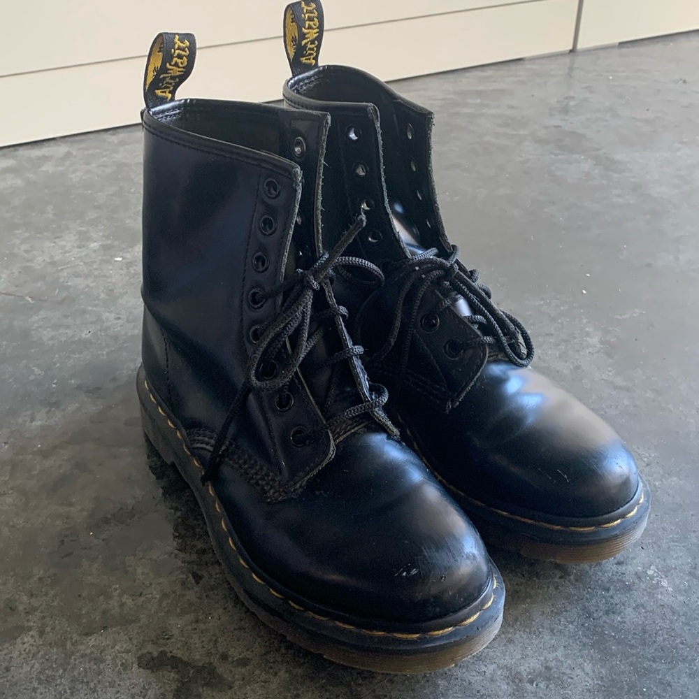 1460 WOMEN'S SMOOTH LEATHER LACE UP BOOTS